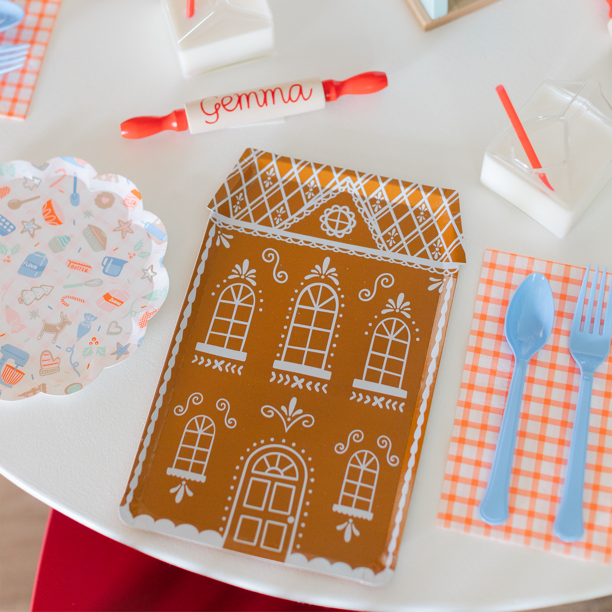 Baking Spirits Bright Tall Dark Brown Gingerbread House Plates